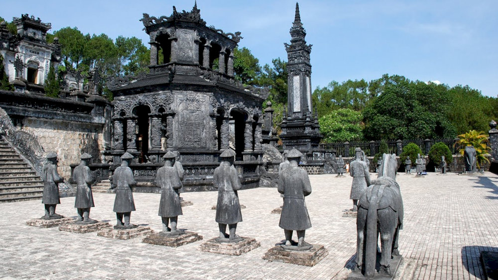 Khu vực Nghi Môn và sân Bái Đính